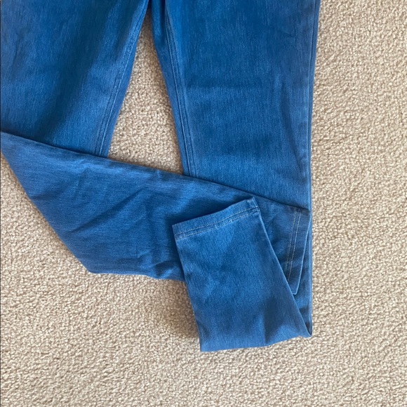 SMALL(FULL LENGTH).   HALARA FLEX DENIUM KNIT CASUAL LEGGINGS - Picture 7 of 9